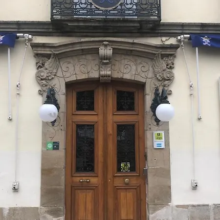 Hotel Montespan 3*